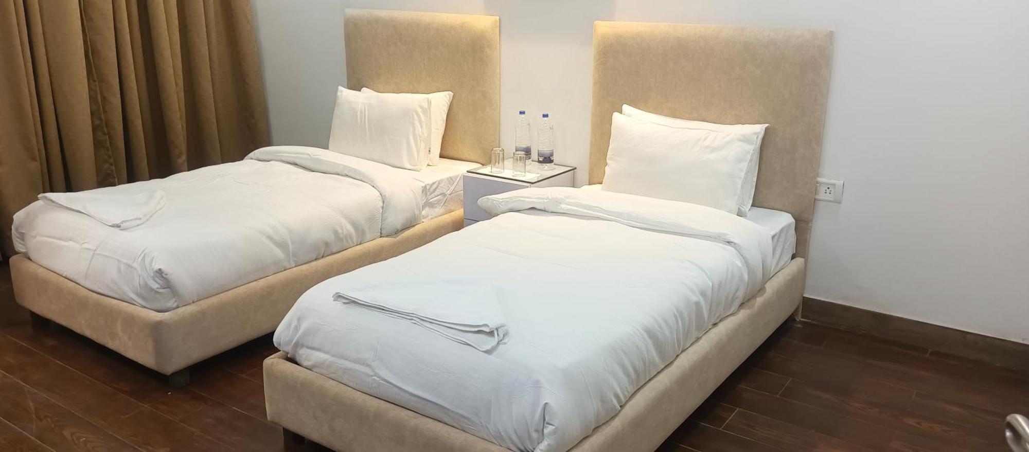 Hotel Elite Sector 45 I Gurgaon Central I Couple Friendly المظهر الخارجي الصورة