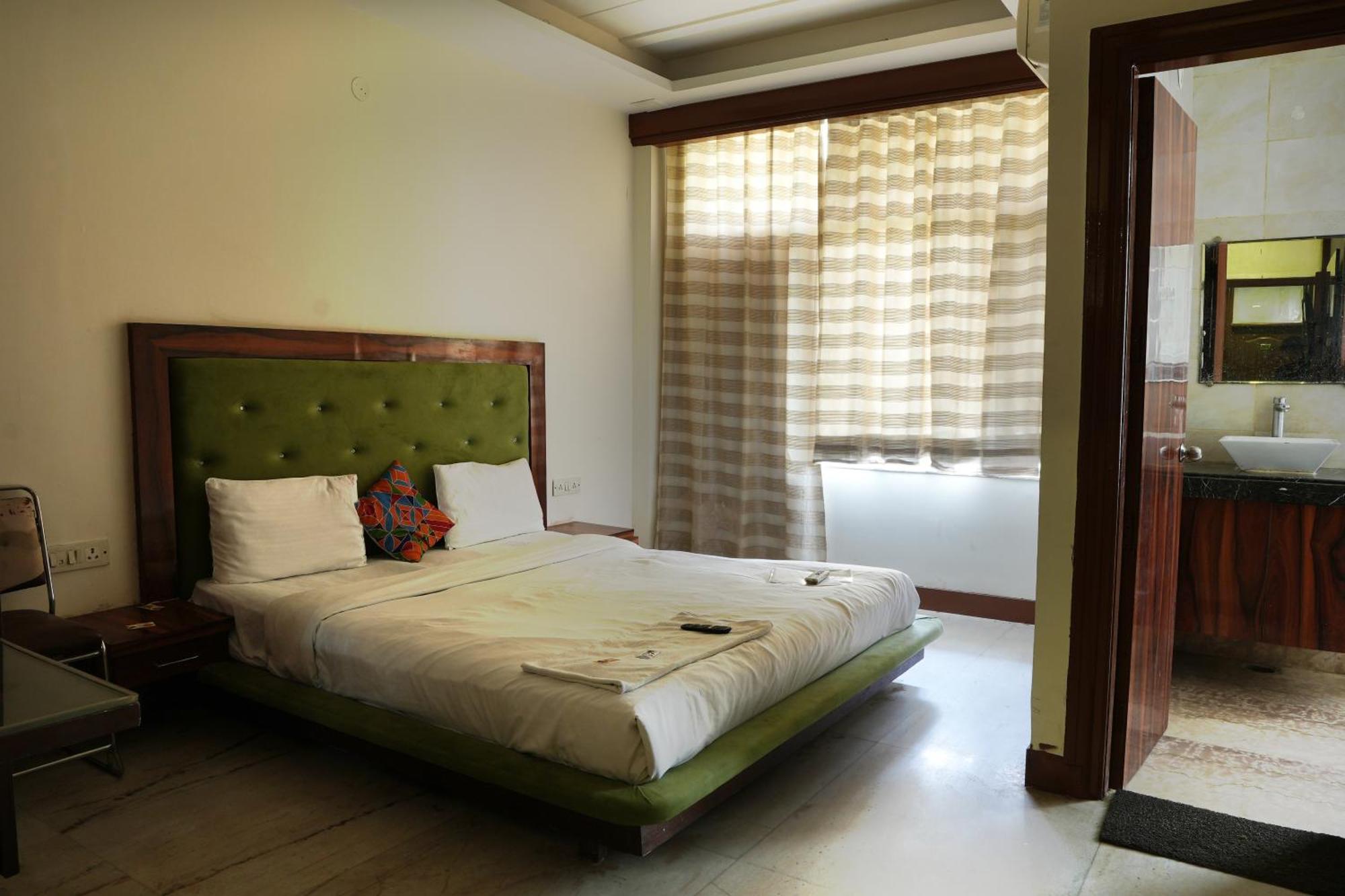 Hotel Elite Sector 45 I Gurgaon Central I Couple Friendly المظهر الخارجي الصورة