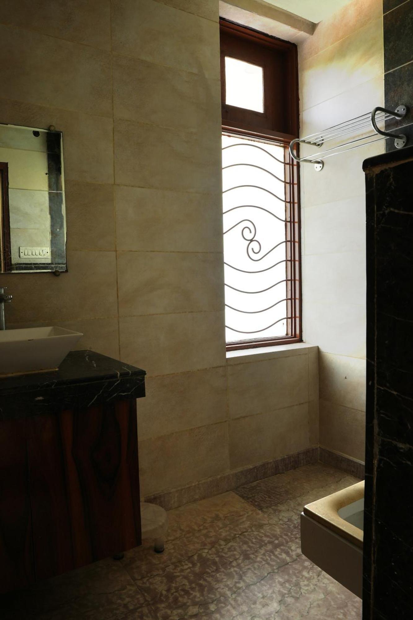 Hotel Elite Sector 45 I Gurgaon Central I Couple Friendly المظهر الخارجي الصورة