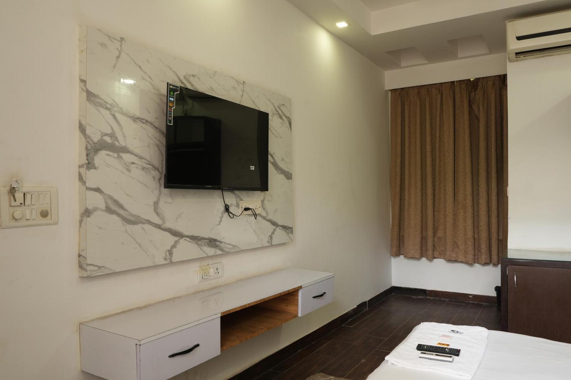 Hotel Elite Sector 45 I Gurgaon Central I Couple Friendly المظهر الخارجي الصورة